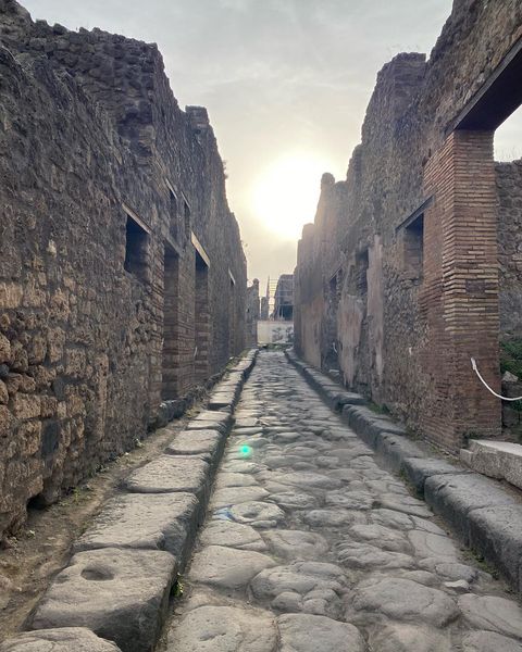 Walking through the streets of Pompeii